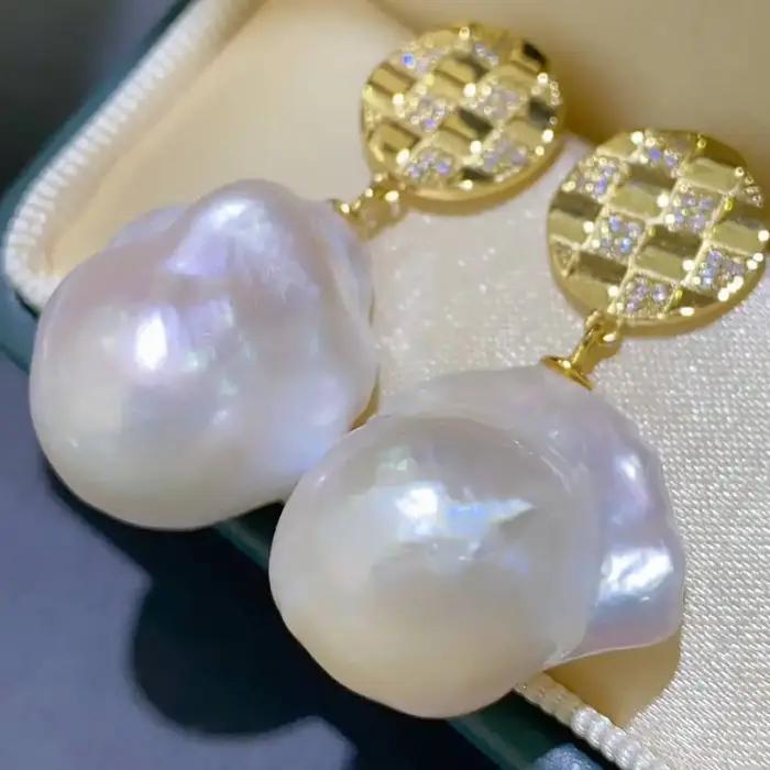 Boucle d'oreille en argent avec perles baroques d'eau douce certifiées