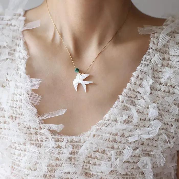 Pendentif hirondelle en coquillage blanc pour femmes, collier traditionnel en forme d'oiseau phénix, Styles de maintien, chaîne à la mode, bijoux cadeau