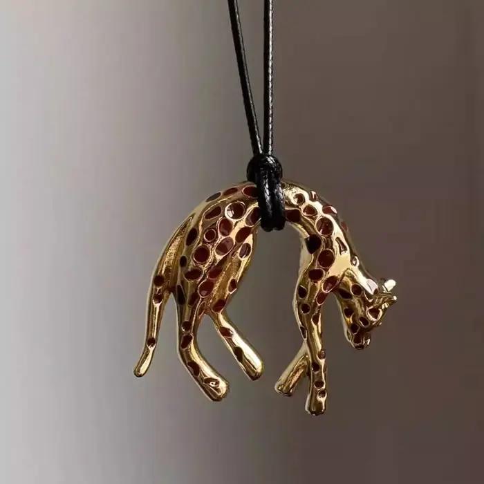 Collier pendentif léopard rétro en émail noir et or pour femmes, collier ras du cou personnalisé en