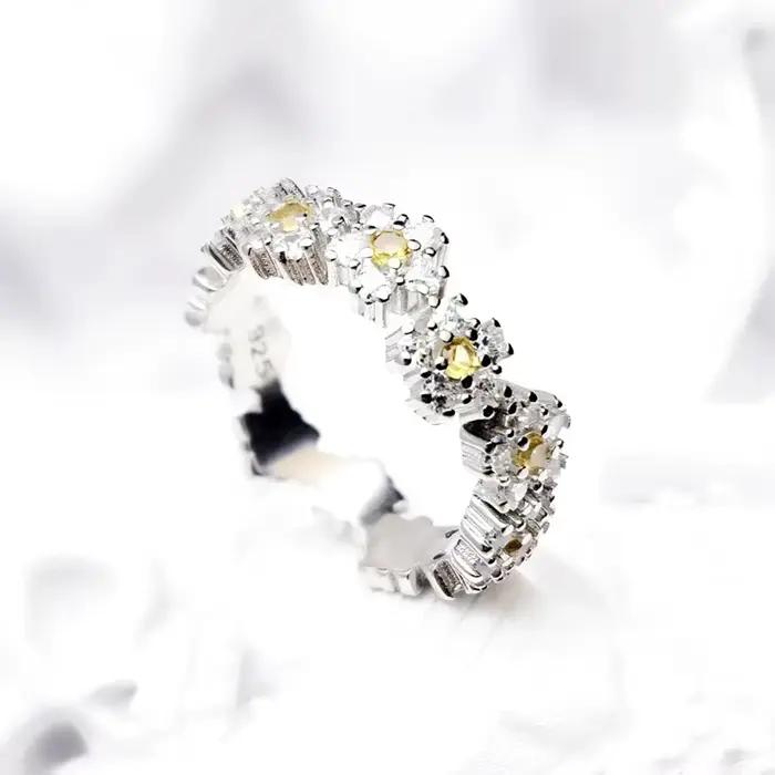 Belle bague en forme de fleur de marguerite