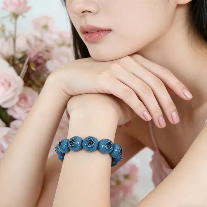 Bracelet à breloques aux baies sucrées | Fil à perles de bleuets et de framboises | Bijoux de fruits faits à la main