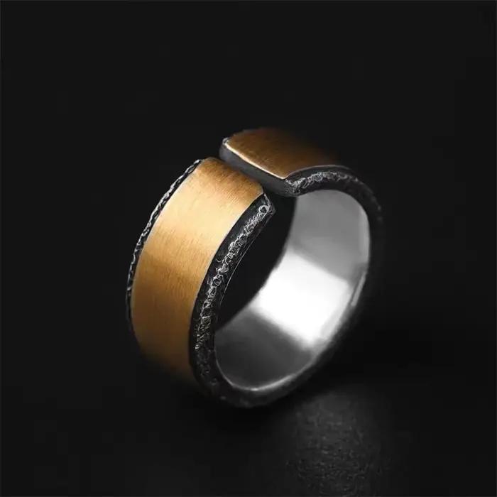 Bague dorée vintage réglable pour hommes style moderne bijou élégant pour occasions spéciales tenue chic soirée événement partie