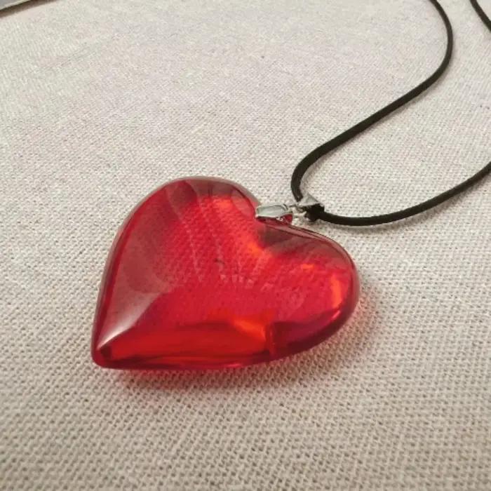 Collier cœur géant rouge en verre pour femmes style néo-gothique bijou gothique cadeau pour occasions spéciales