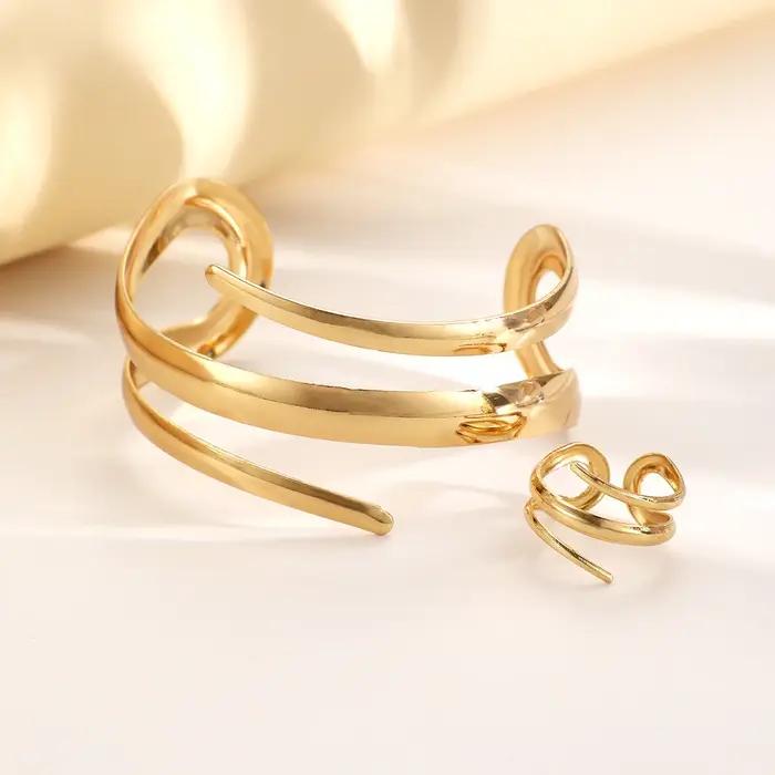 Ensemble de bracelets et matiques ouverts en métal pour femmes élégants avec motifs géométriques et finitions or et or jaune clair pour occasions sociales