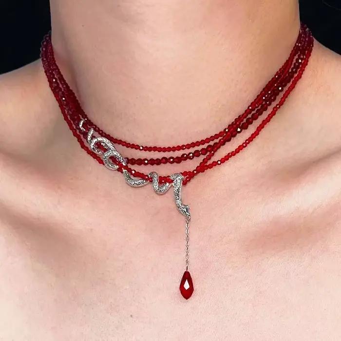 Collier gothique en forme de serpent pour hommes et femmes, Punk, Double couche, perles de cristal rouge, pendentif gouttelette d'eau, bijoux cadeaux