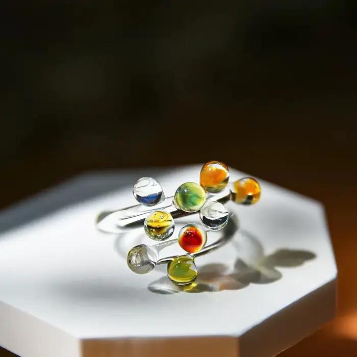 Bague en forme de goutte de rosée en verre arc-en-ciel