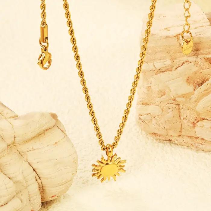 Collier pendentif soleil en acier inoxydable
