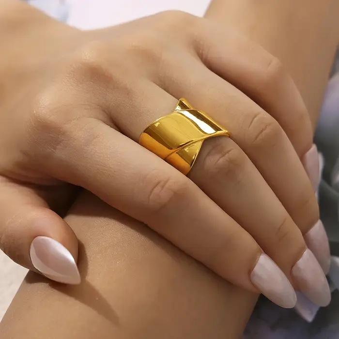 Bagues plaquées or 18 carats en acier inoxydable pour femmes, design entouré étanche, bagues de cocktail élégantes pour occasions spéciales