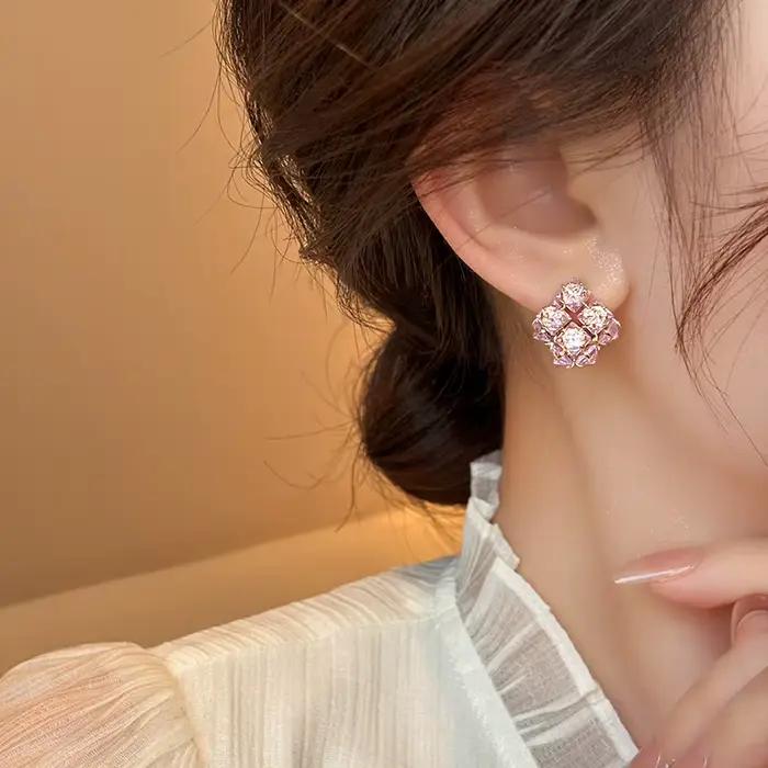 Boucles d'oreilles en forme de panier en métal creux incrusté pour femmes et filles, accessoire d'oreille exquis, bijoux luxueux et brillants, contre-indiqué, 2024