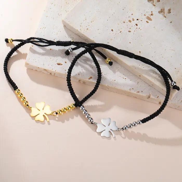 Bracelet à breloques trèfle porte-bonheur rouge noir