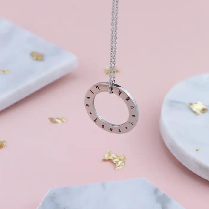 Collier de Famille Multinoms Personnalisé Élégant en Acier Inoxydable pour Femmes Occasions Spéciales Anniversaire Présent pour Mère