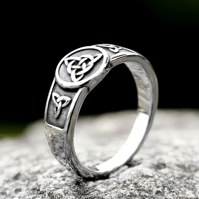 Bague en acier inoxydable avec nœud de sorcière croix Wiccan nœud celtique pour femmes protection porte-bonheur bijoux occasions spéciales