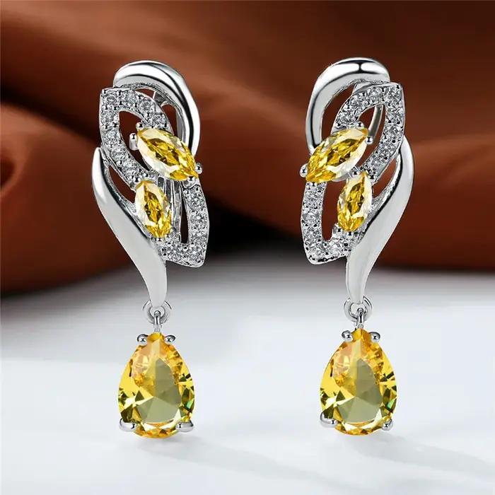 Boucles d'Oreilles à Clip en Argent Plaqué Zircone Cubique Géométrique Élégantes pour Femme Occasions Spéciales