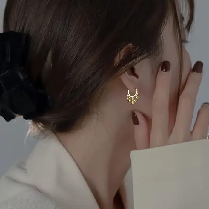 Boucles d'oreilles Lynne à la mode en argent sterling 925 avec cinq perles rondes élégantes pour femmes occasions spéciales sublimer votre look sophistication elegance traditionnelle