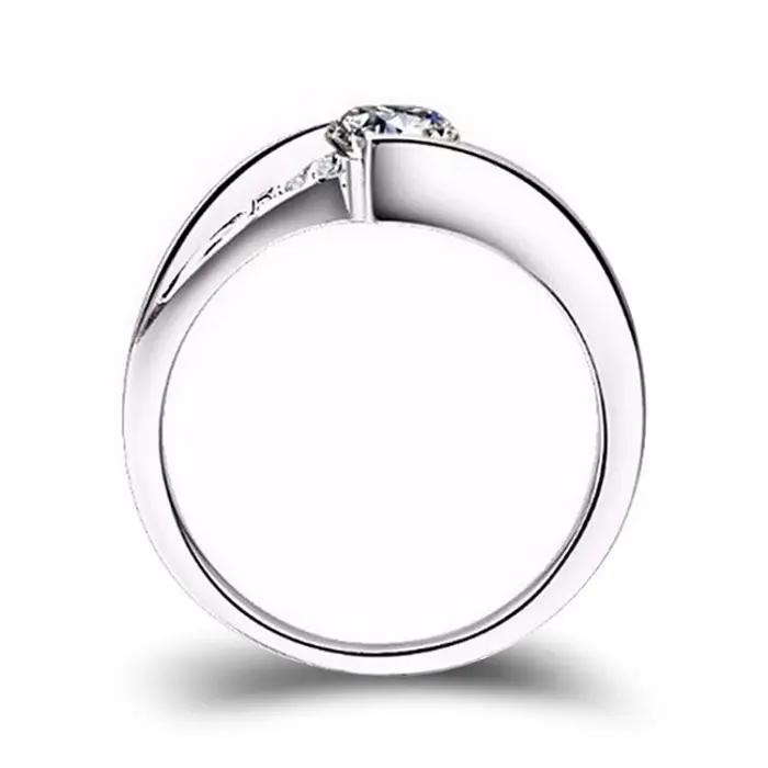 Bague carrée en acier inoxydable plaqué argent sertie de zirconium blanc pour femmes occasions spéciales anniversaires mariage