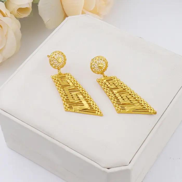 Ensemble de bijoux plaqués or 18 carats pour femme