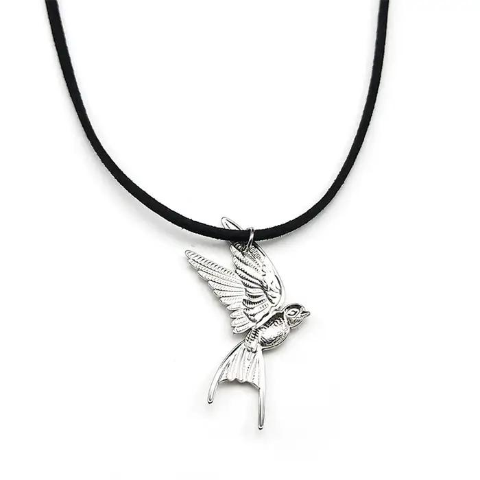 Collier avec pendentif en forme d'hirondelle de printemps pour femmes et filles