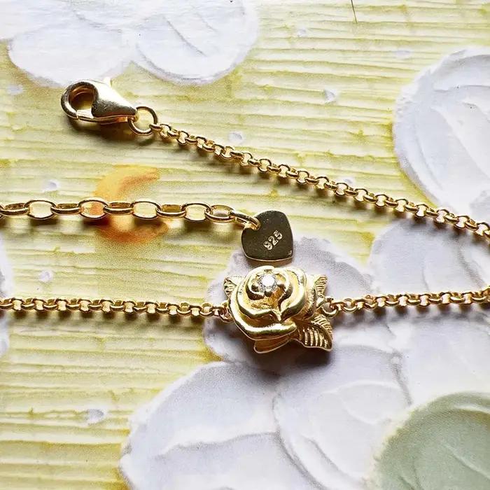 Bracelet doré à fleur de Rose