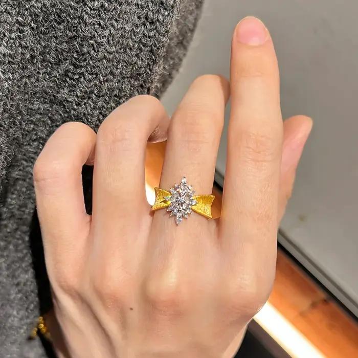 Bague flocon de neige brossé de style palais avec incrustation de diamants inspirés