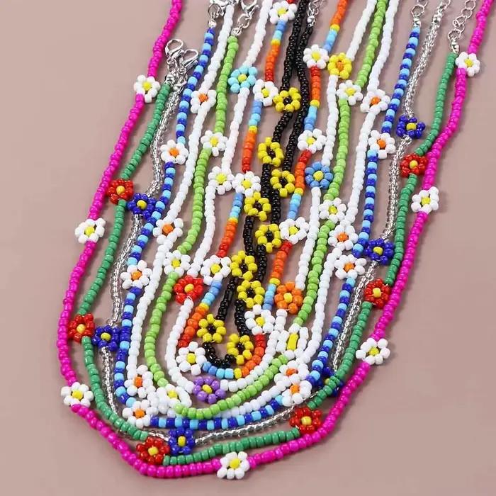 Collier de perles de verre fleuri avec chaîne d'extension pour femmes, style romantique et mignon, idéal pour les vacances, fêtes et occasions spéciales