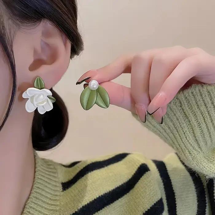 Boucles d'oreilles fleur de gardénia blanche pour femme