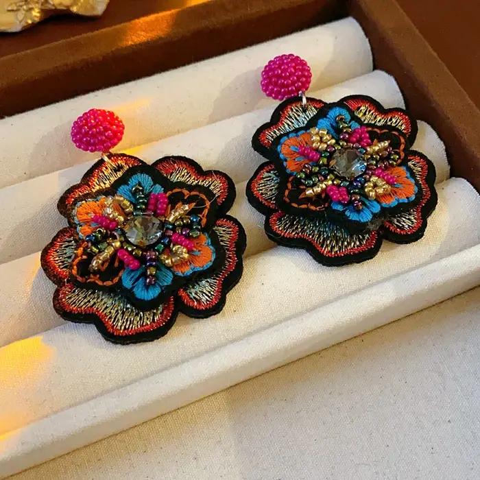 Boucles d'Oreilles en Perles de Riz Colorées et Strass Design Unique pour Femmes Occasions Spéciales Mode Vintage