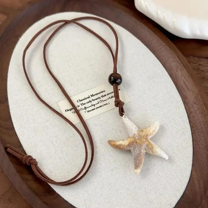 Collier pendentif coquillage style vacances en bord de mer
