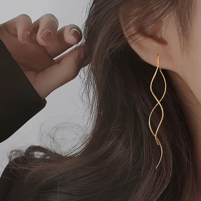 Boucles d'oreilles minimalistes à franges longues et ondulées pour femmes