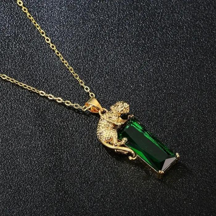 Collier de luxe à la mode incrusté de grand-mère