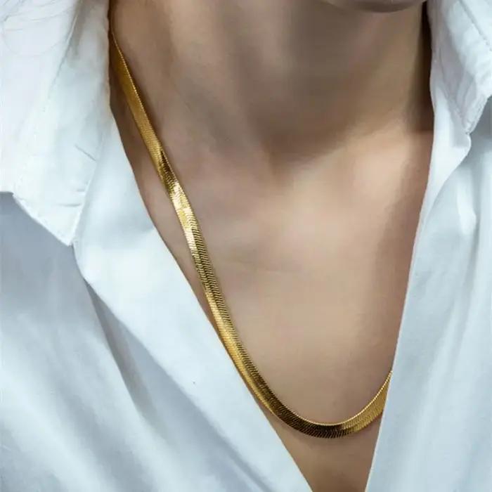 Collier chaîne plate plaqué or couleur argent pour femme