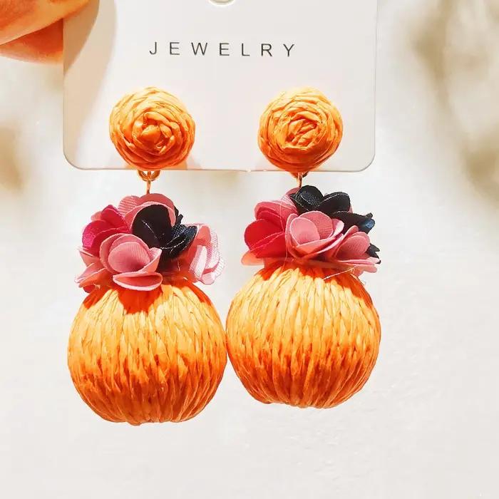 Boucles d'oreilles bohèmes Rafia sphériques à fleurs colorées