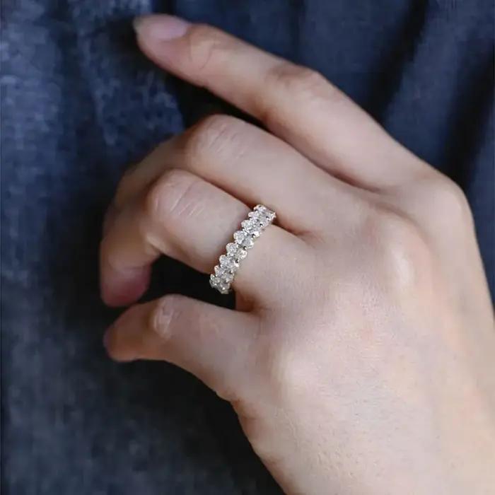 Bague d'éternité en moissanite certifiée Lnngy
