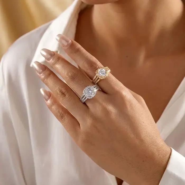 Bague Halo Multi-Rangées Glamour pour Femme en Laiton et Zircon Entièrement Pavé, Triple Bande, Bijou Brillant et Éclatant