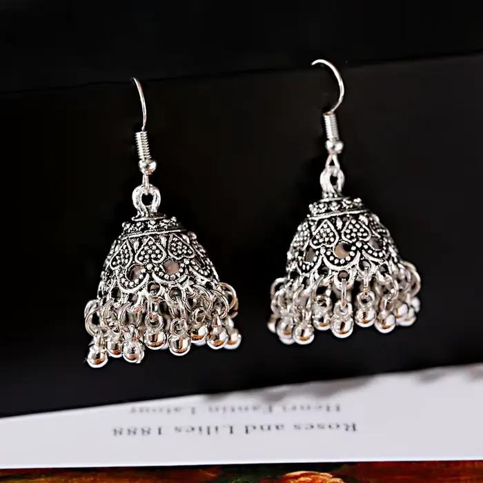 Boucles d'oreilles tibétaines vintage couleur argent avec cloches et motifs floraux pour femmes occasions spéciales bohèmes