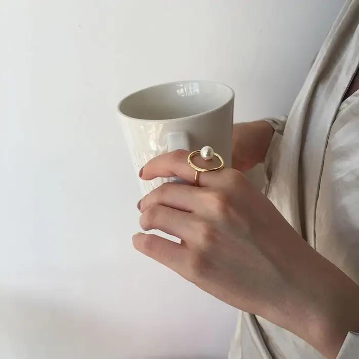 Bague de cocktail en perles vintage plaquées or 18 carats pour femmes élégantes et occasions festives modernes