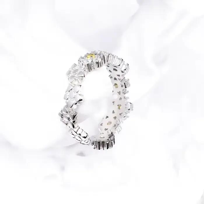 Belle bague en forme de fleur de marguerite