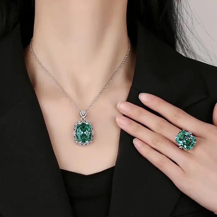 Ensemble de collier et pendentif en Tourmaline verte de luxe pour femmes