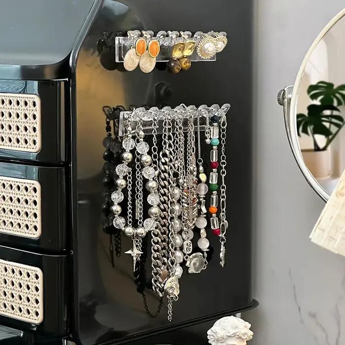 Présentoir mural anti-emmêlement pour bijoux à suspendre sur porte d'armoire à miroir élégant pour rangement de colliers bracelets et clous d'oreille