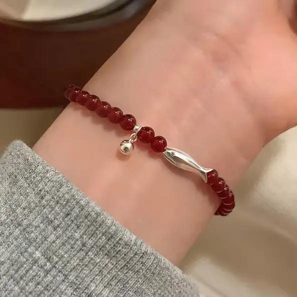 Bracelets en perles d'agate rouge couleur argent avec breloque poisson pour femmes, bijoux fantaisie animaux mignons, accessoires de luxe légers