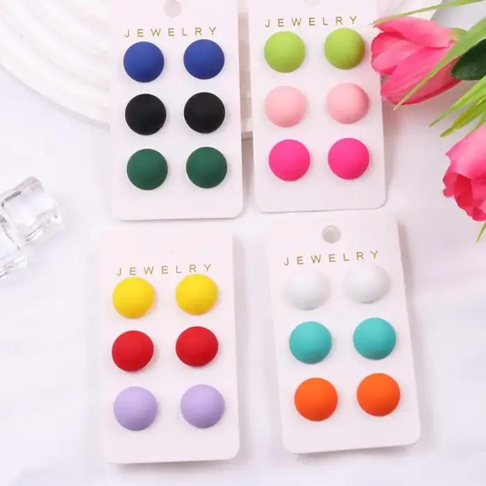 Boucles d'oreilles minimalistes en acrylique bleu rouge violet vert pour femmes occasions spéciales mode élégance discrète confort durable polyvalentes