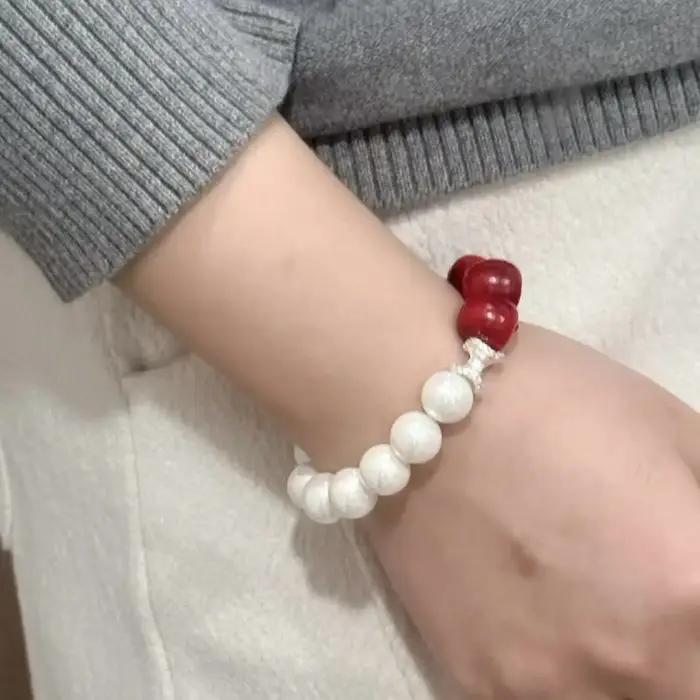 Nouveau Bracelet Perlé Pomme Rouge et Blanc 2026 pour Femme – Luxe Léger