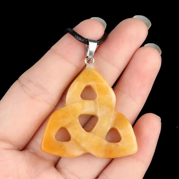 Pendentif Noeud Celtique Irlandais en Pierre Naturelle
