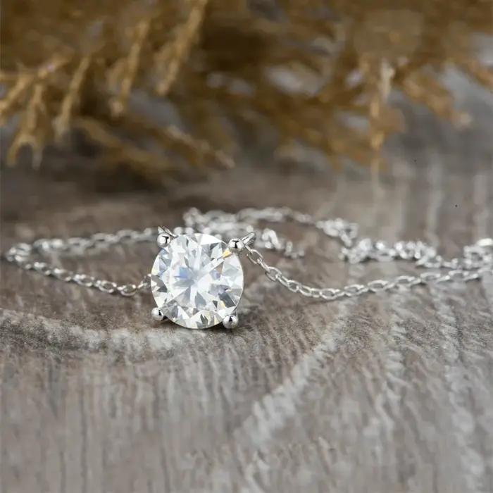Collier avec pendentif Solitaire en diamant Moissanite pour femmes