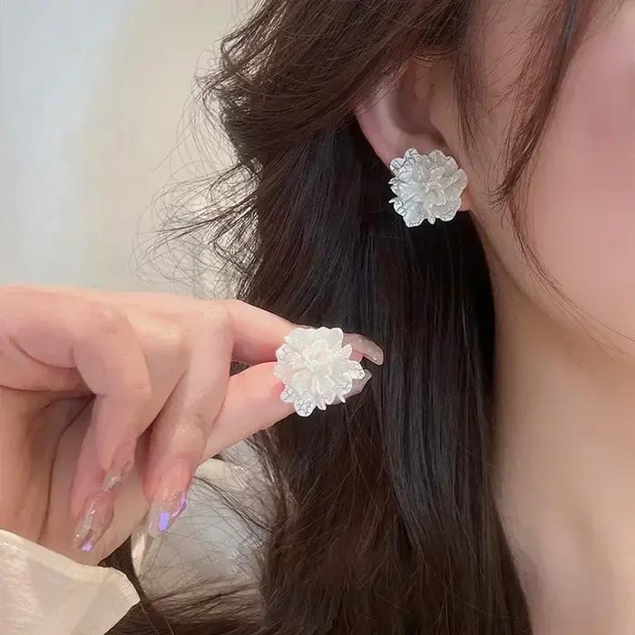 Nouvelles grandes fleurs blanches boucles d'oreilles pour femmes personnalité mode conception Unique Brincos bijoux de mariage en gros cadeau d'anniversaire