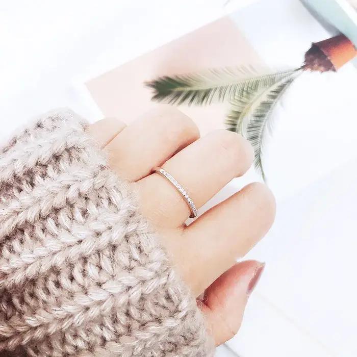 Bague en argent sterling 925 sertie de zirconium blanc élégante pour femmes pour soirée et occasions spéciales