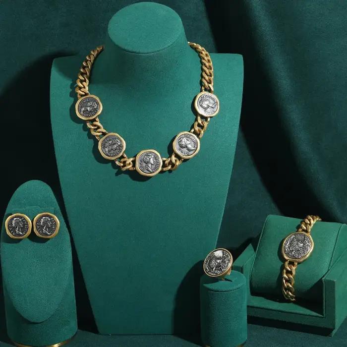 Parure de bijoux vintage plaqué or antique avec motif cœur et portrait