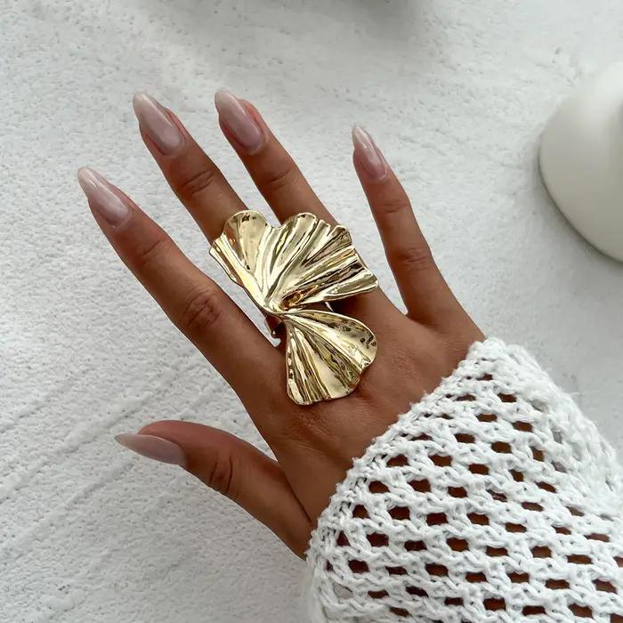 Bague feuille de Ginkgo pour femmes et hommes, classique, tendance, en métal plissé, personnalité, bijoux de fête Punk, nouvelle collection