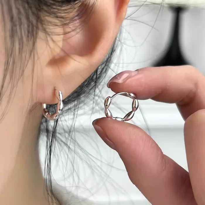 1 Paire de Petites Boucles d'Oreilles Créoles Rondes Multi-Styles Inoxydables pour Hommes et Femmes, en Acier Inoxydable, Style Gothique Rétro, Bijoux d'Oreille