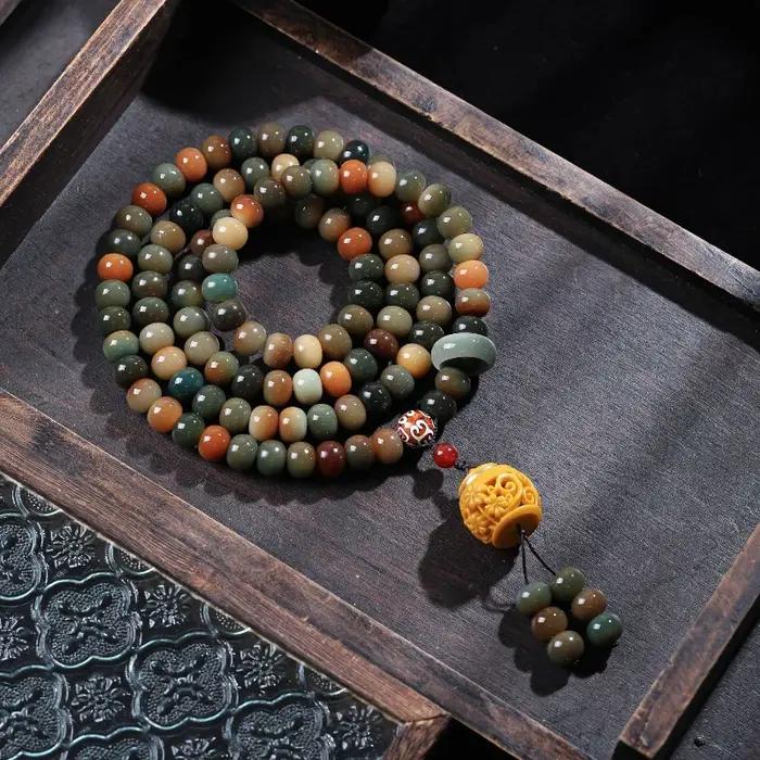 108 Bracelets Bodhi hommes femmes tenant des perles