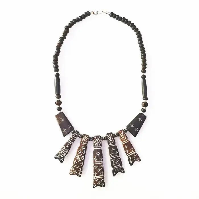 Collier Tribal tibétain fait à la main en os de bœuf sculpté pour femmes avec pendentif goutte d'eau pour occasions spéciales